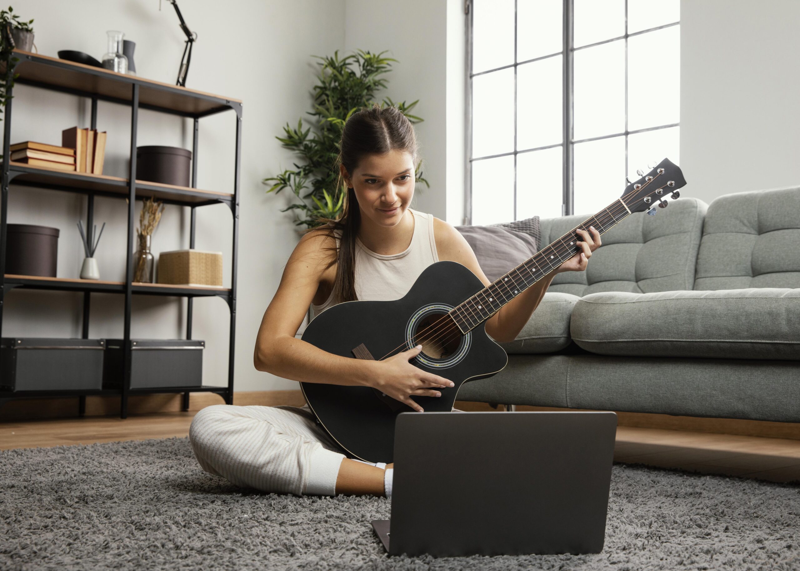 7 Best Online Guitar Classes To Unlock Your Talent